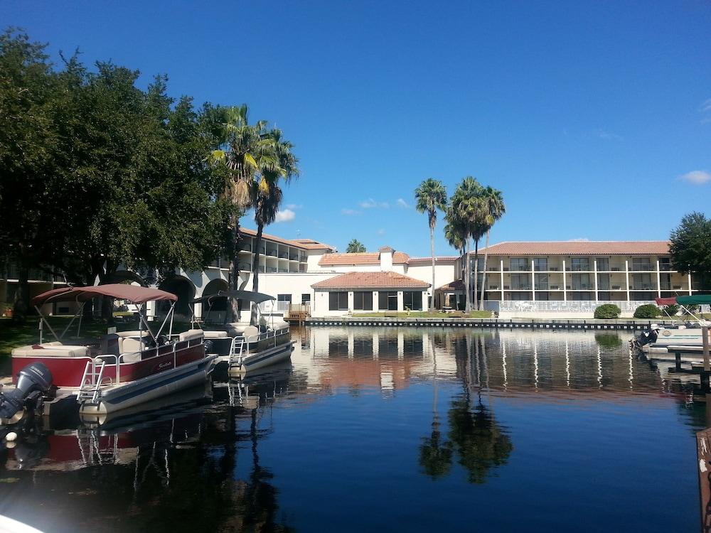 The Vue Lake Tarpon Exterior
