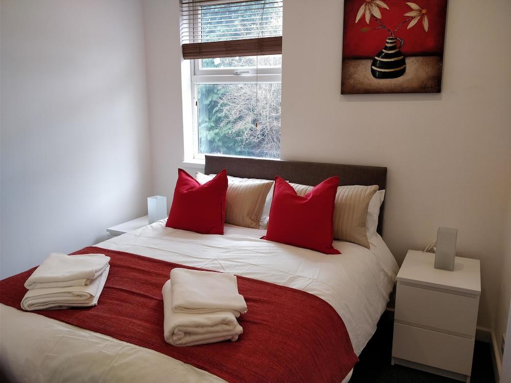 Chiltern Apartment Room