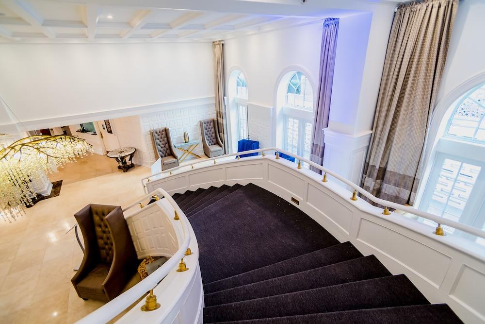 أليكساندر باي ديزاين سويتس الردهة