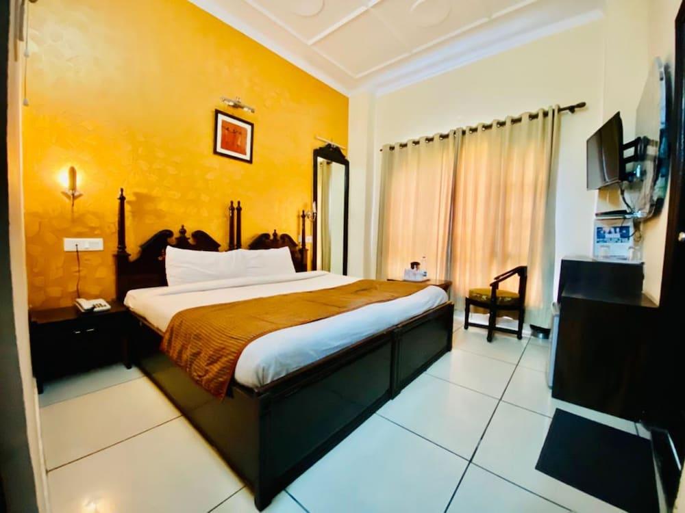 Goroomgo Aachaman Abode Shimla