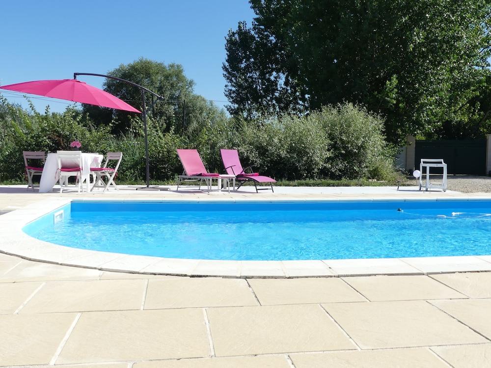 شامبر دوت بلانش بيير بد آند بريكفاست حمام سباحة مكشوف