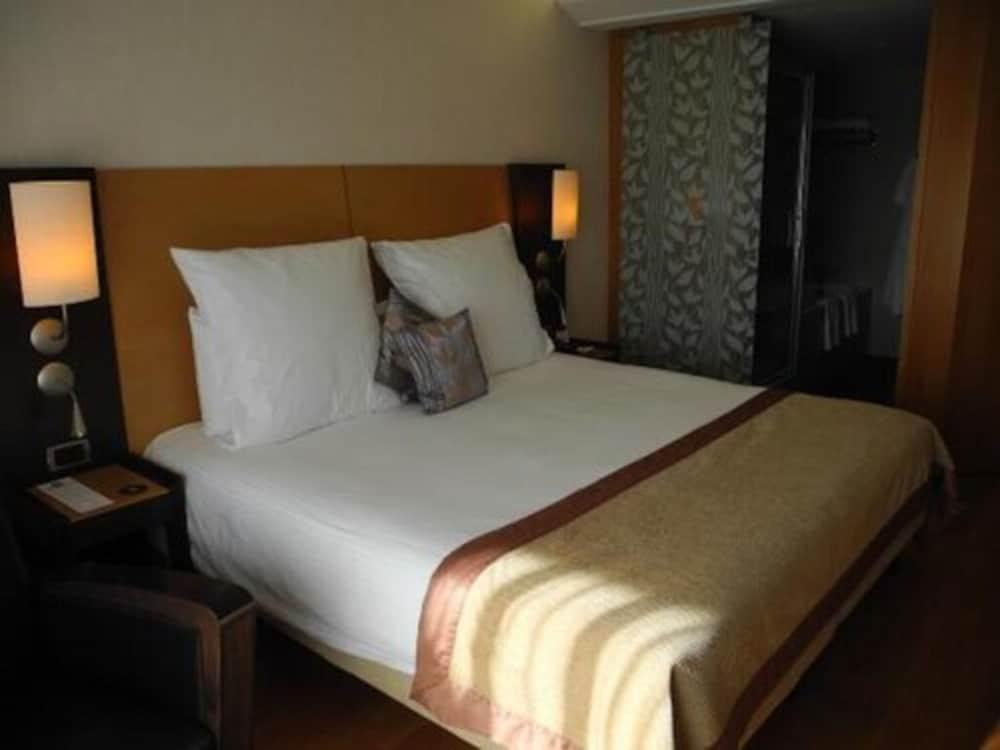 Kolda Properties Room