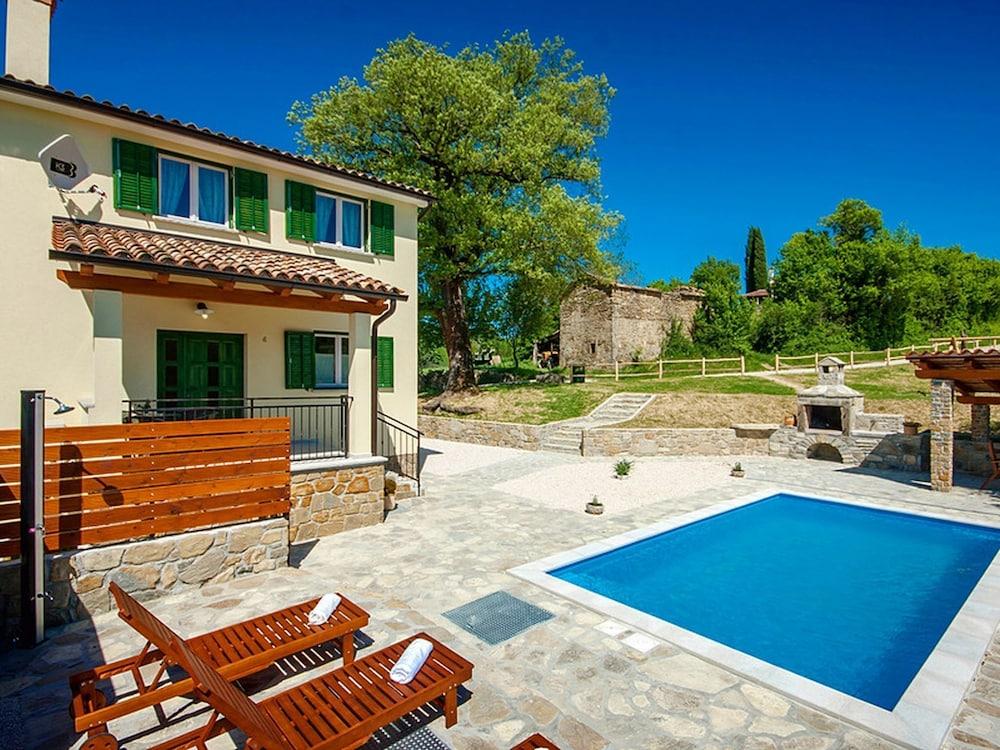Well Maintained Villa With Private Pool, Large Garden and Partly View of the Kvarner Gulf Exterior