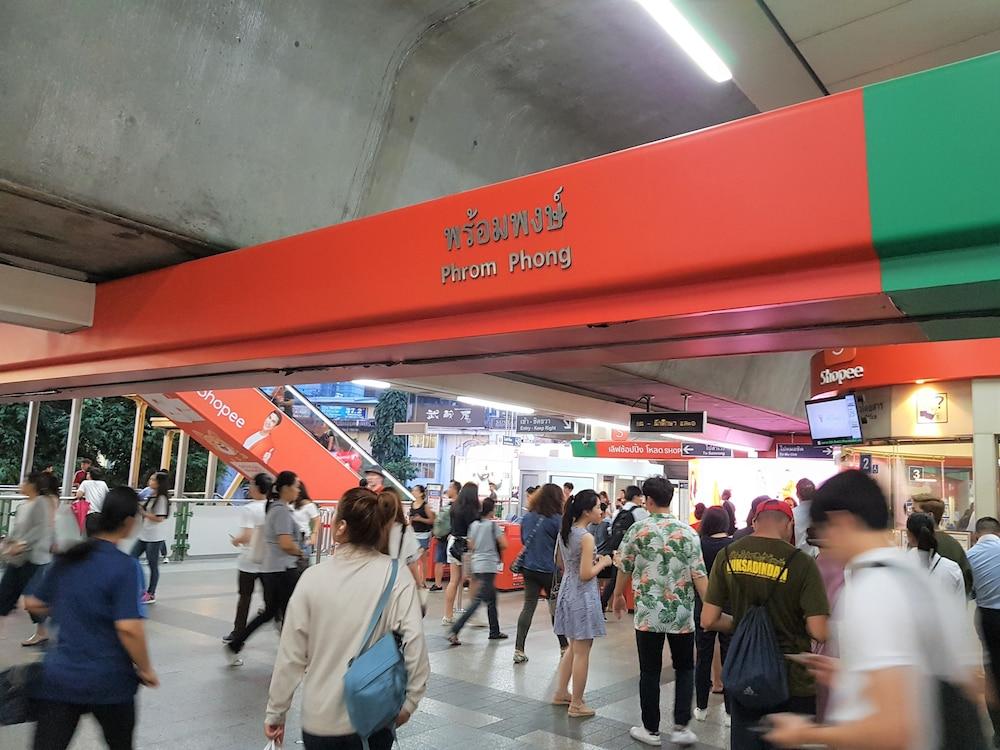 سوكومفيت إن ذا بارك بي تي إس فروم فونغ المنطقة الخارجية