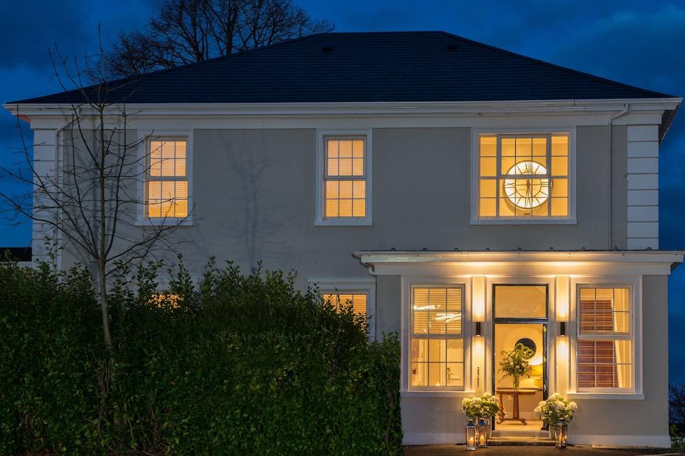 سيلف كيترينج هوليداي هومز كيلارني تاون سنتر غرفة