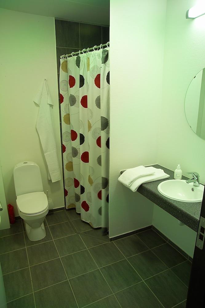 Sport & Academy Bathroom