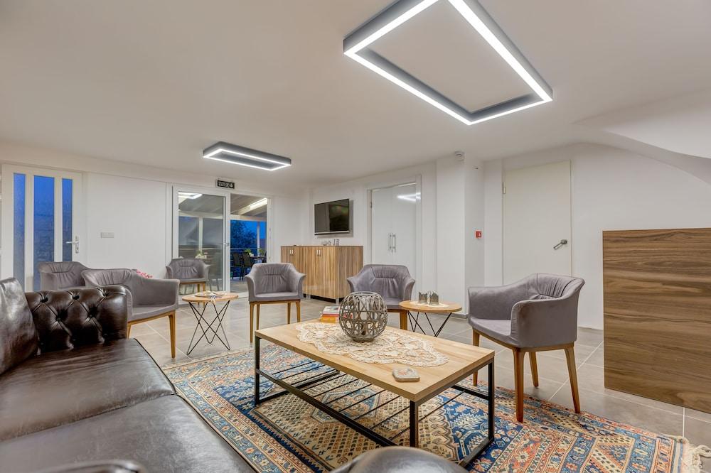 باربون بانسيون منطقة الجلوس في الردهة