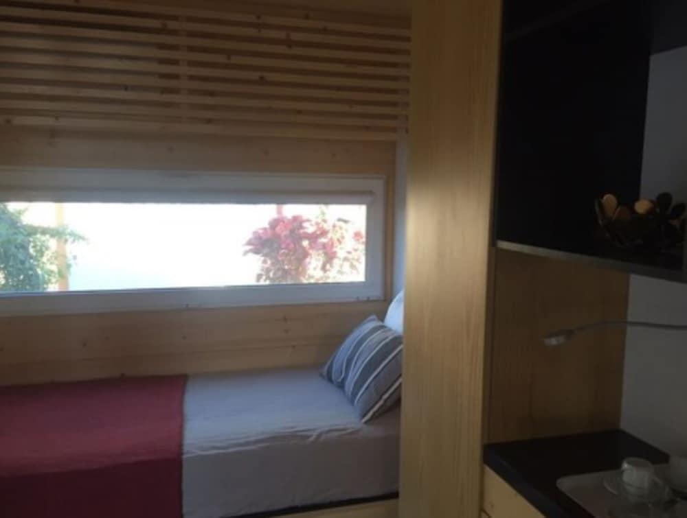 Mirabelle Bed & Breakfast Outdoor Pool