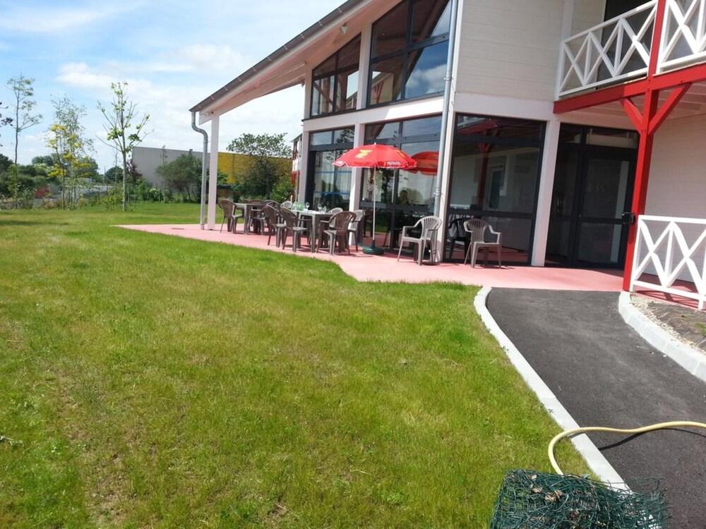 FastHotel Montmarault - Auberge du Grand Champ Exterior