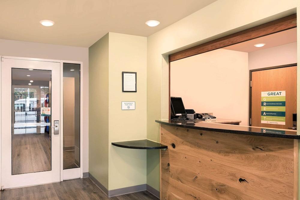 WoodSpring Suites Raleigh Apex Lobby
