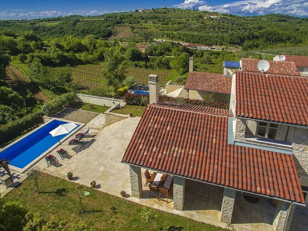 Detached Villa With Private Pool in a Wine Region Near the Beach Exterior