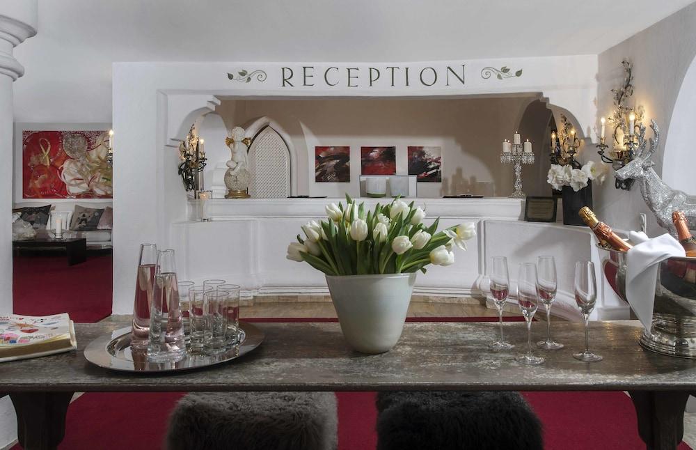 إهروزا كوليكشن هوتل ثورنهيرز ألبينهوف منطقة الاستقبال