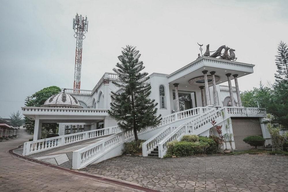 ريد دورز بريميوم آت جالان بال 10 جامبي الصورة الأساسية