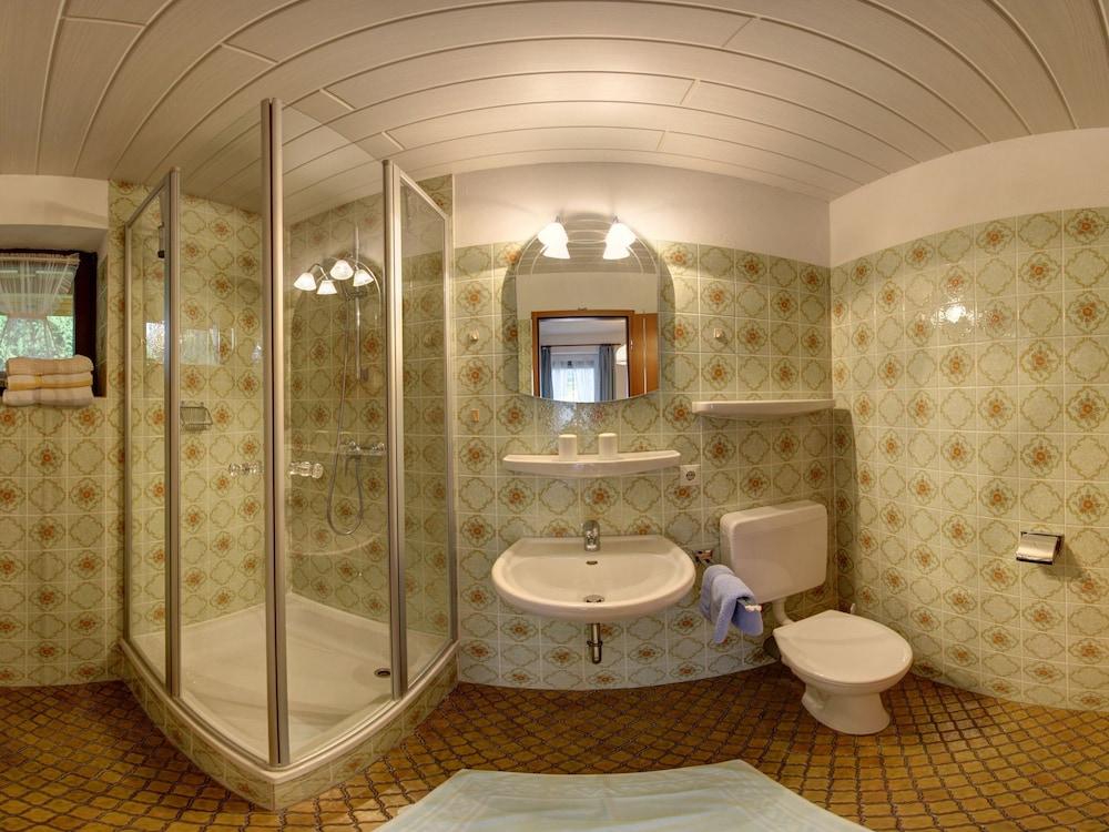 Modern Apartment in Eck With Balcony Bathroom