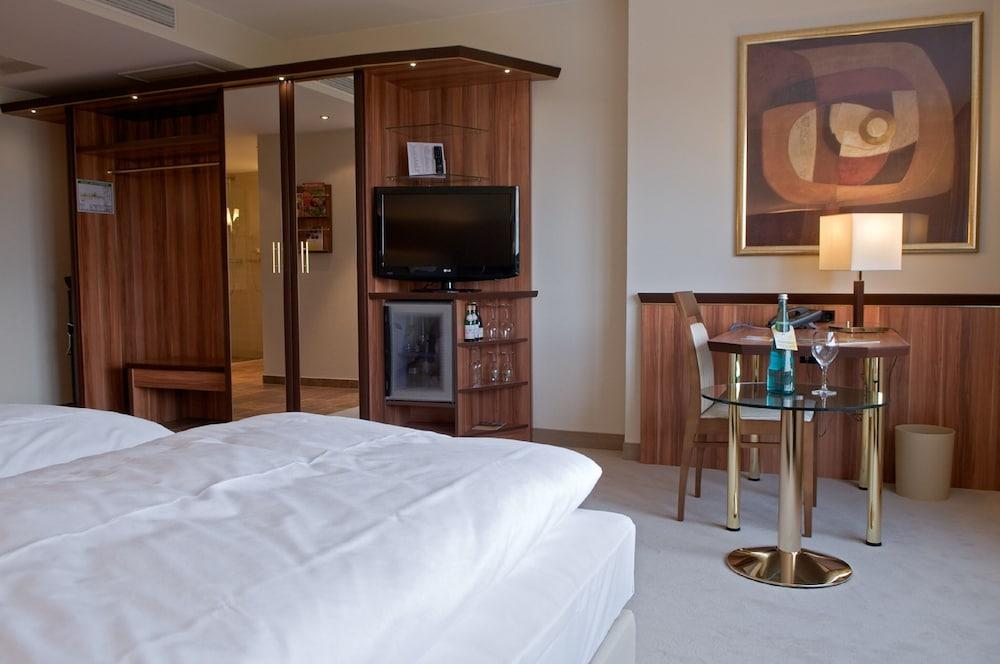 كاثارينينهوف هوتلجيسيلسشدارفابم مٓباي آند كدكاي جي