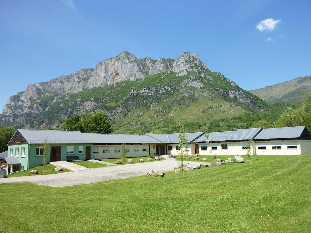 Complexe des Oustalous Property Grounds
