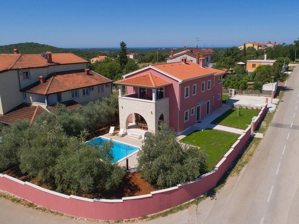 Spacious Villa With Private Pool With Whirlpool Area, Near Porec and Beach Exterior