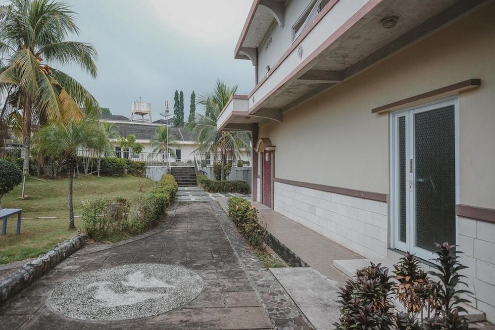 ريد دورز بريميوم آت جالان بال 10 جامبي المنطقة الخارجية