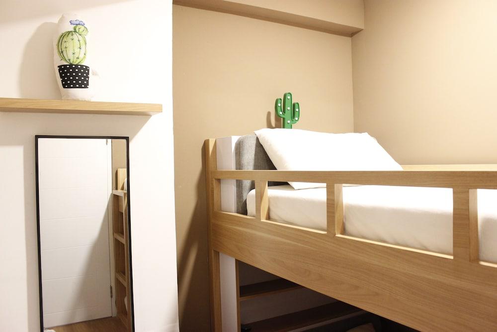 Classic and Comfy 2BR @ Gateway Pasteur Apartment Room