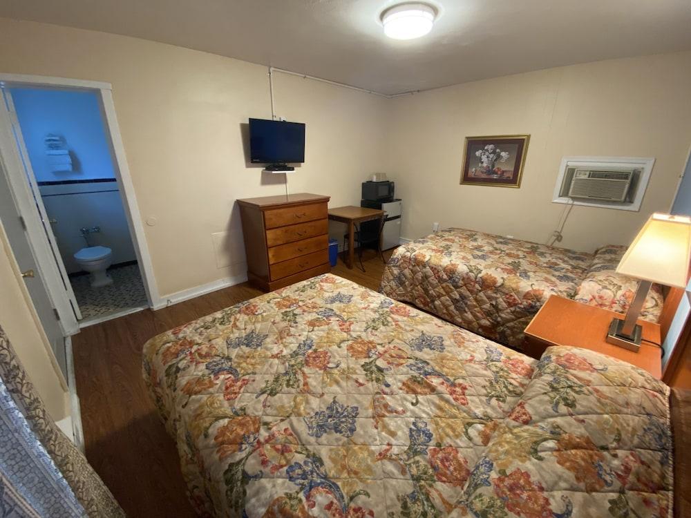 Gateway Inn Room