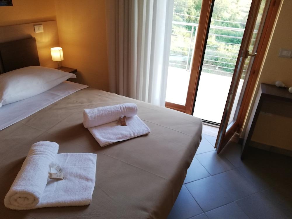 ستاتيرا هوتل فيليدج