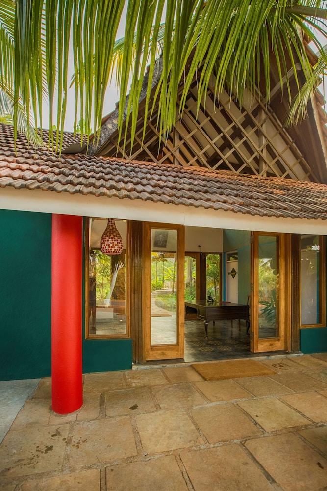 أكواتيكا ريزورت آند سبا