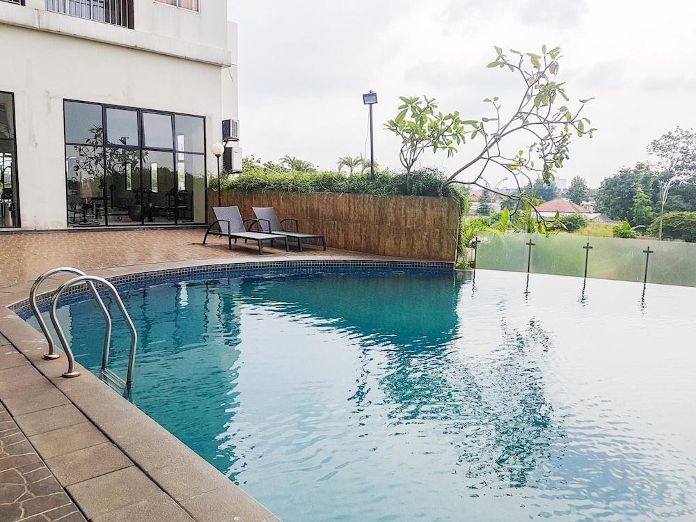 Modern Comfy 2BR Serpong Greenview Apartment Waterslide