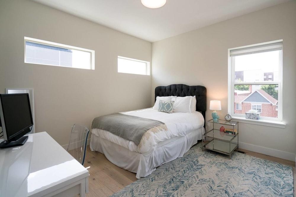 ريجال روف توب ريتريت رايز أبف ذا أورديناري غرفة