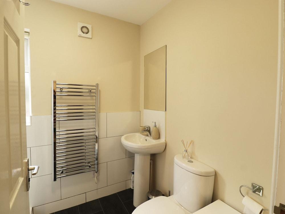 Rustic Apartment in Doncaster near Doncaster Racecourse Bathroom
