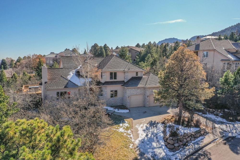 Skyway-extravagant & Luxury Views W/deck & Bar Exterior