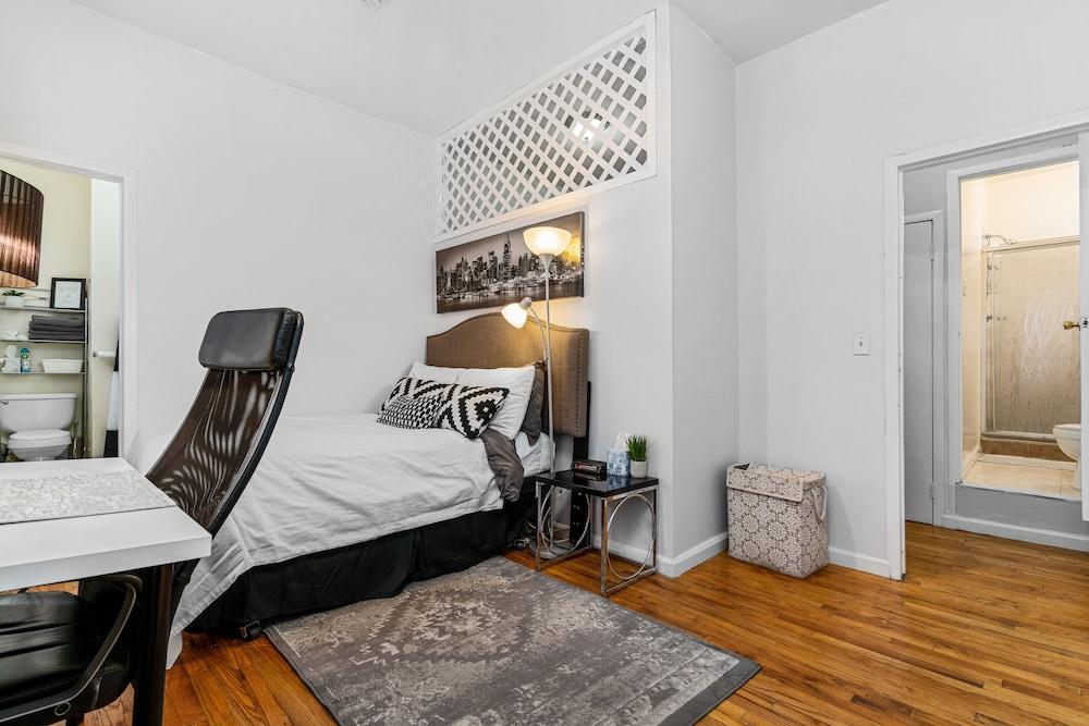 يور نيكست فاكيشن شود بي هير ...ووك تو تايم سكوير داخلي