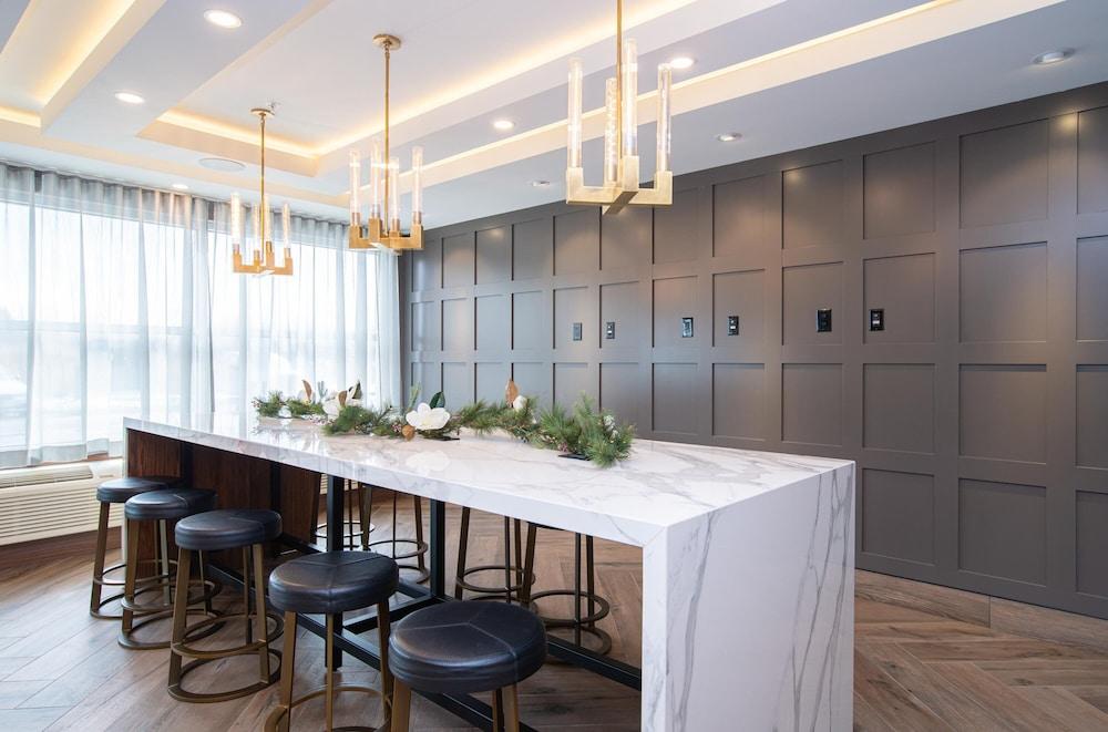 ساند مان سيجنيتشر أوتاوا أيربورت هوتل منطقة الانتظار في الردهة