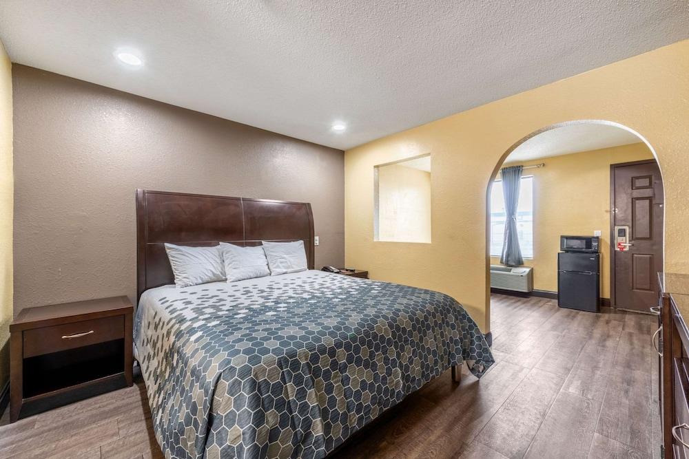 إيكونو لودج إن آند سويتس أخرى