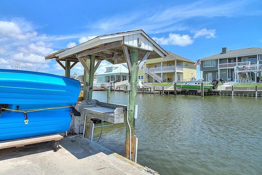 Baydreamer Vacation Home With Private Pool by Redawning Property Grounds
