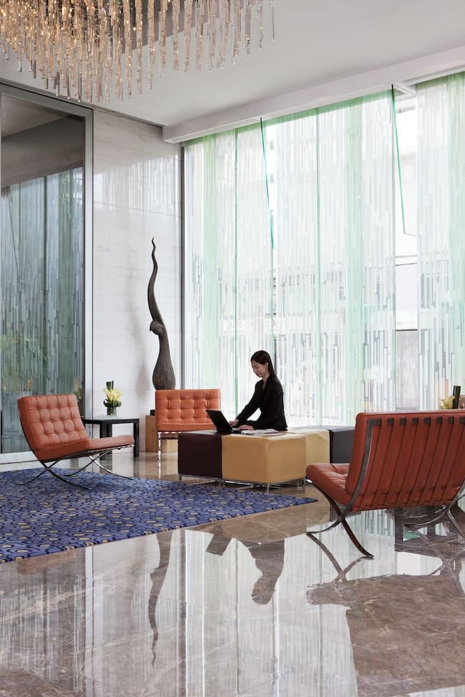 Courtyard by Marriott Hong Kong Lobby Sitting Area