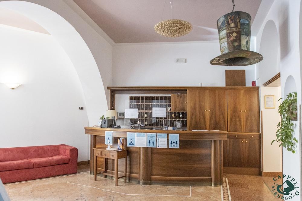 Albergo Cappello e Cadore Interior Entrance