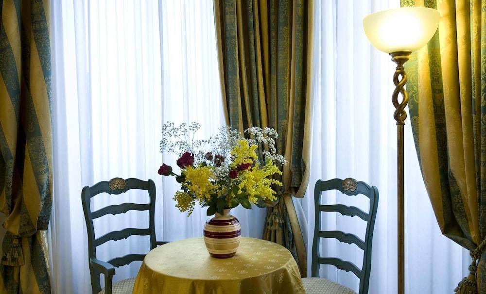 أنتيكا ديمورا ألا روكا داخلي