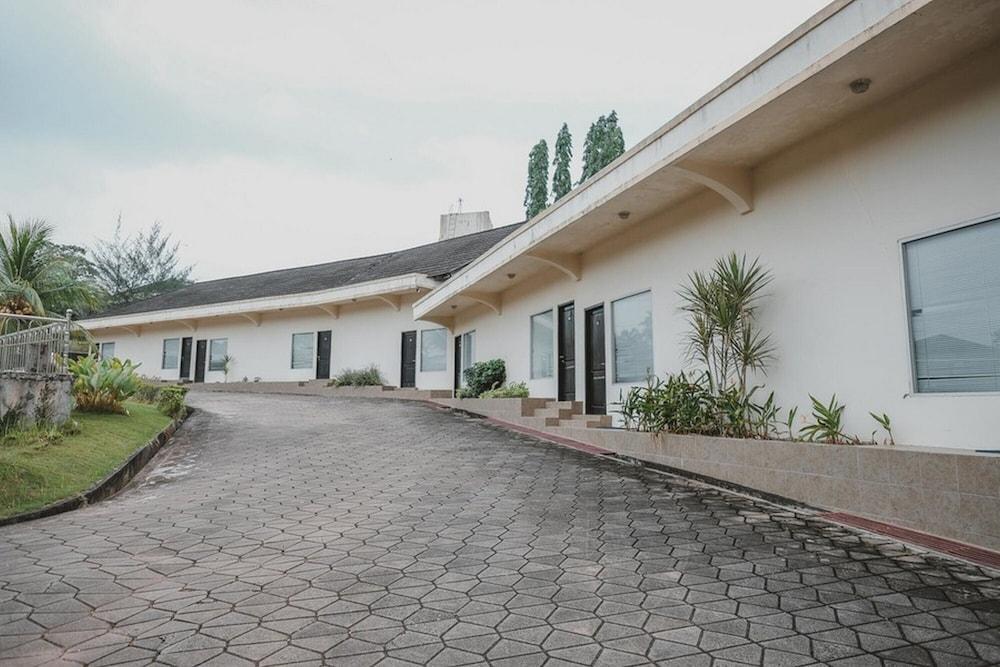 ريد دورز بريميوم آت جالان بال 10 جامبي المنطقة الخارجية