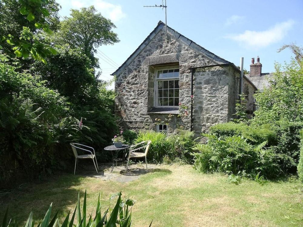 Scrumpy Cottage Property Grounds