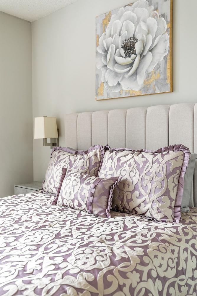 سيمبلي كومفرت، ستايليش داون تاون أبارتمنت غرفة