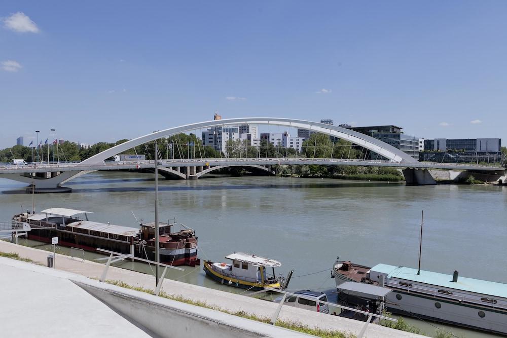 إيبيس ليون جيرلان موزيه ديه كونفليونس منظر من الجو