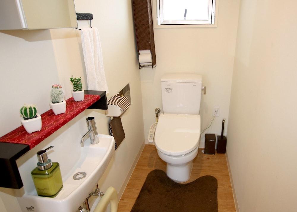 Araha Ryukyu Style Bathroom