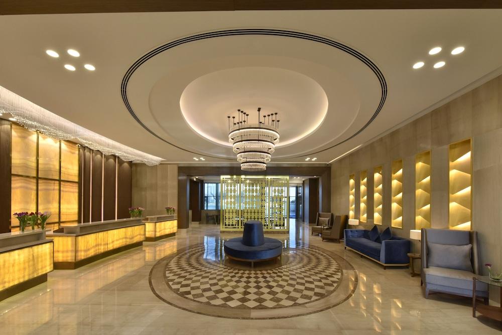 Grand Swiss-Belhotel Waterfront Seef Lobby