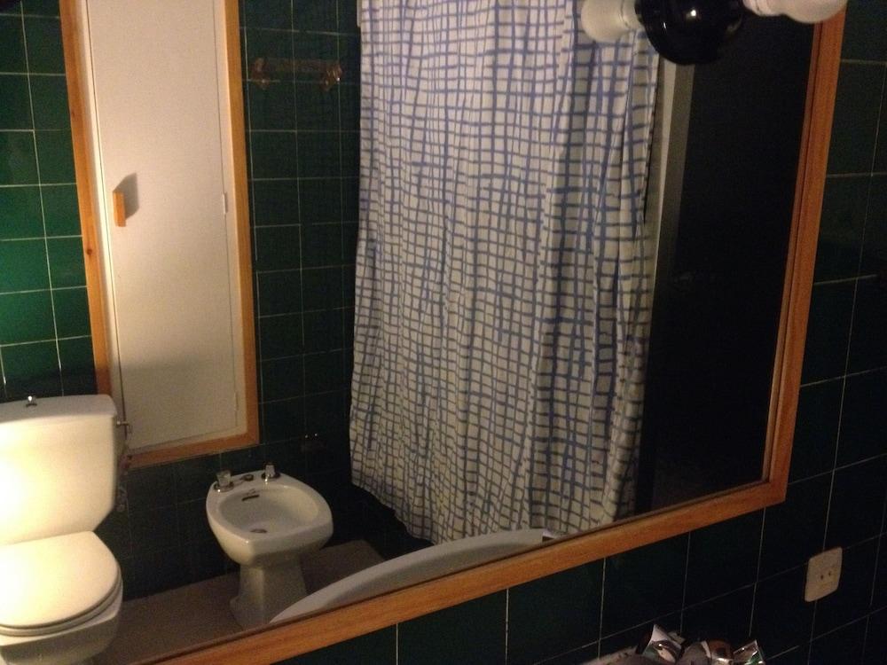 Plaça Vedruna Bathroom