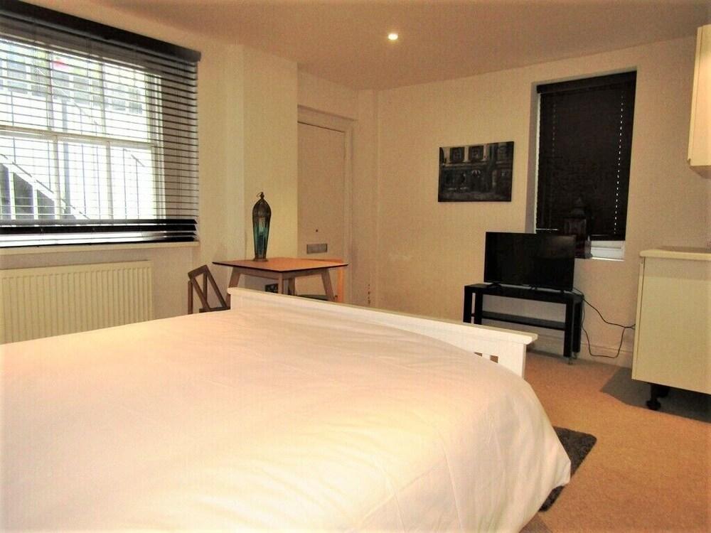 Stylish Private Double En-suite - 1 Room