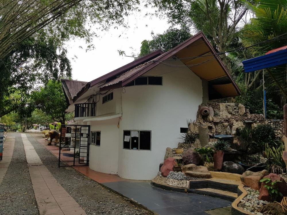 Nipa Hut Resort Lobby