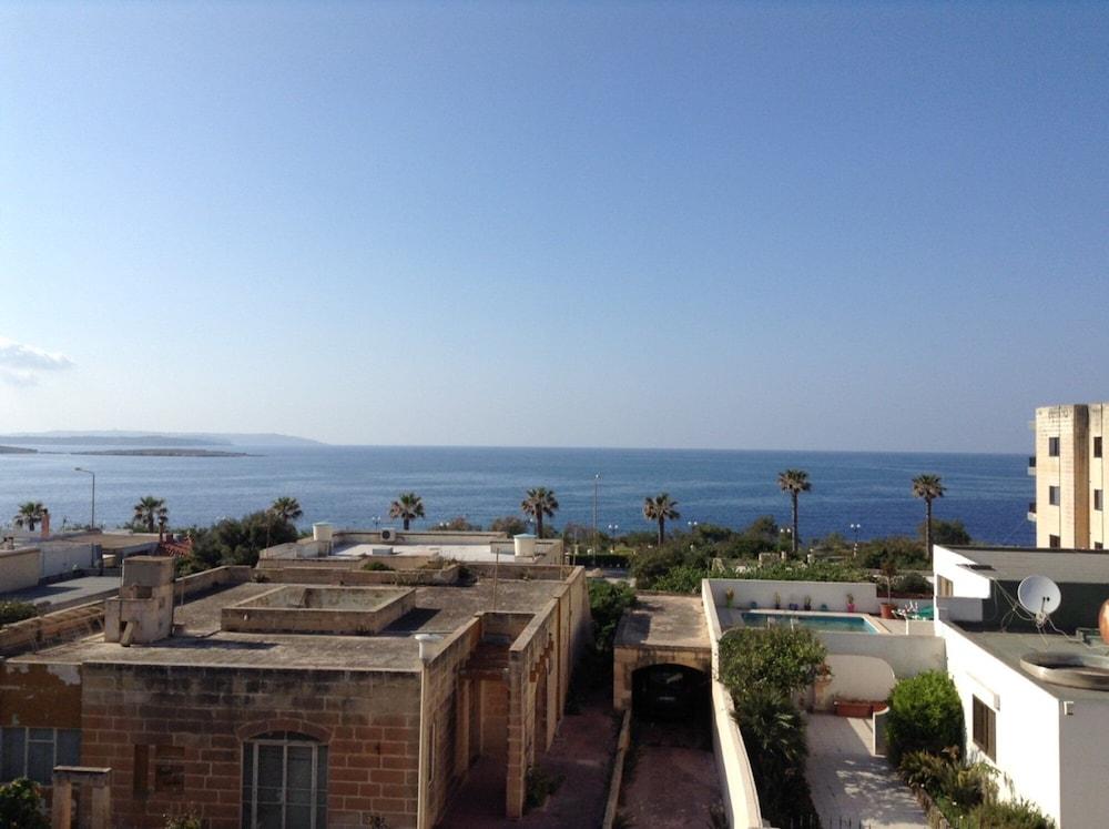 لاكشري سيفرونت أبارتمنت ويذ بول غرفة