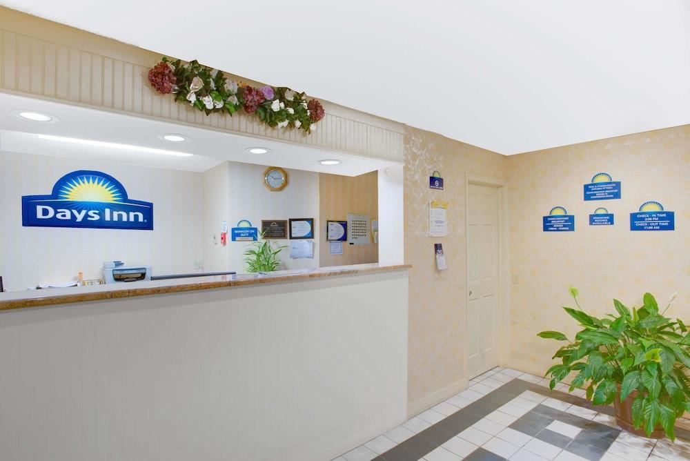 دايز إن باي ويندام أوبرن/فينجر ليكس ريجون الردهة