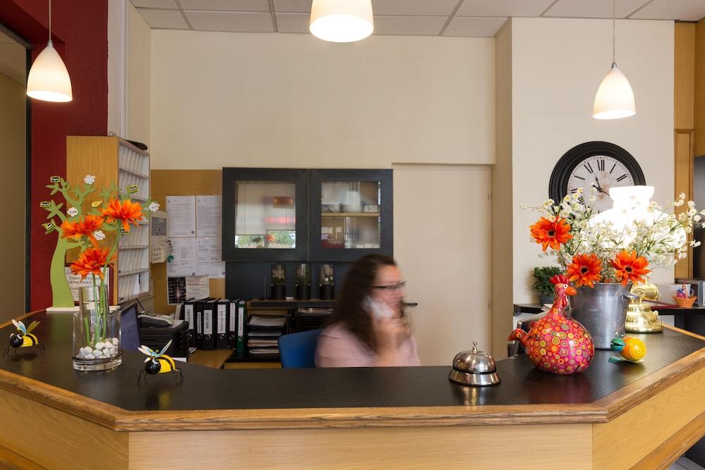 ذي أوريجينالز سيتي، أوتل دو فوسيني، كلوز ويست منطقة الاستقبال