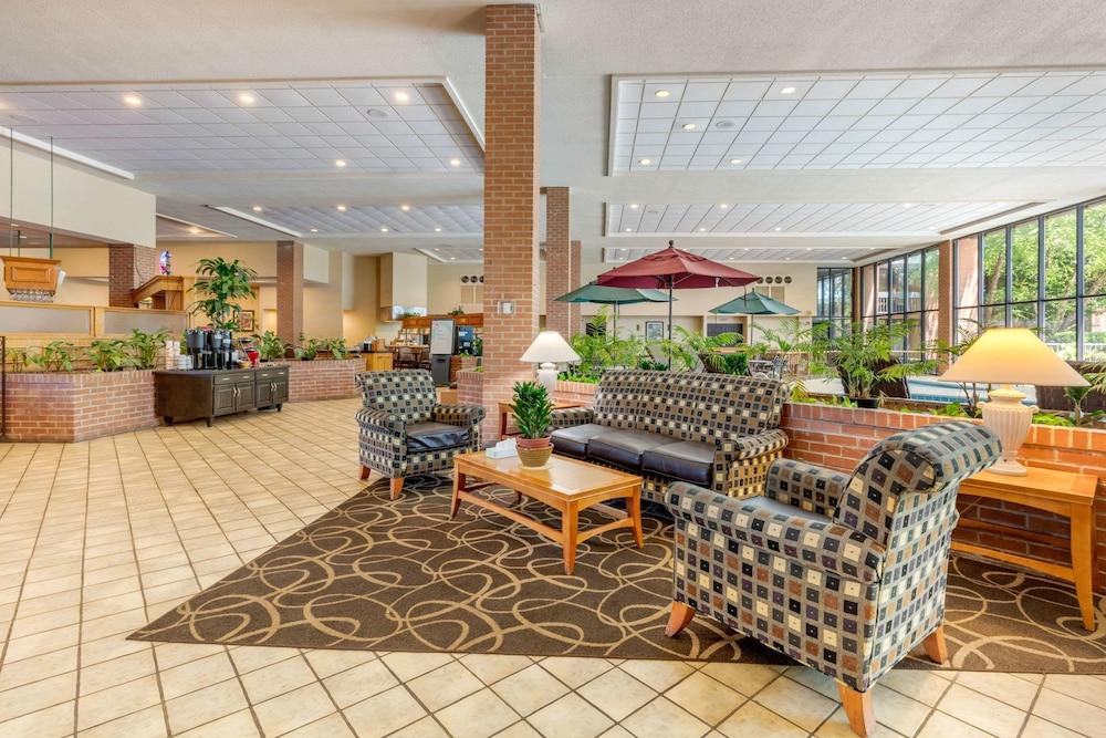 Quality Inn Exit 4 Lobby